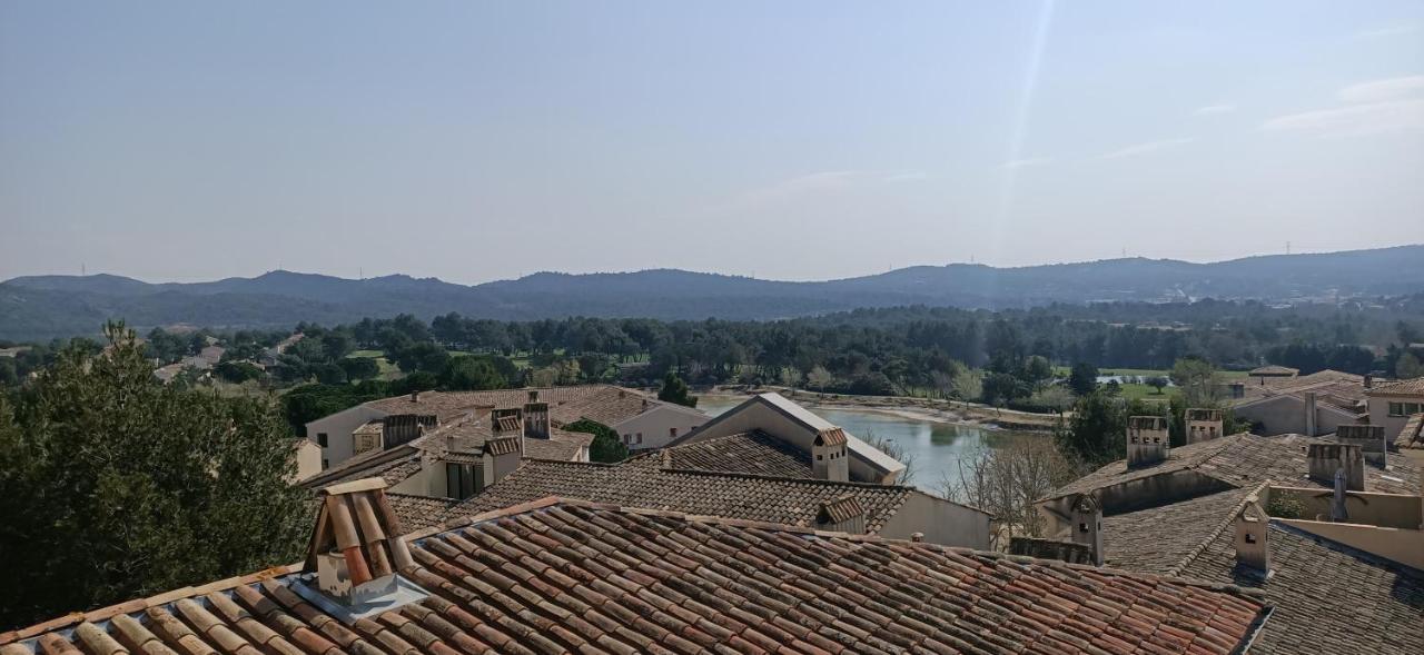 Charmant T2 climatisé avec belle vue , Golf de Pont-Royal Mallemort Exterior foto