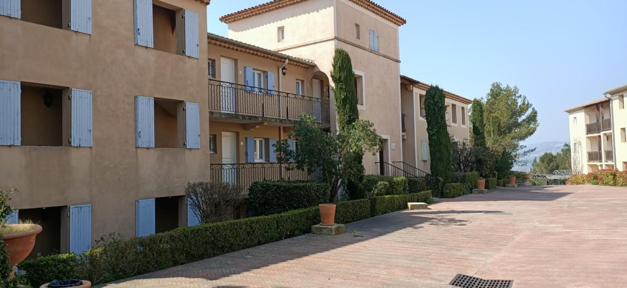 Charmant T2 climatisé avec belle vue , Golf de Pont-Royal Mallemort Exterior foto