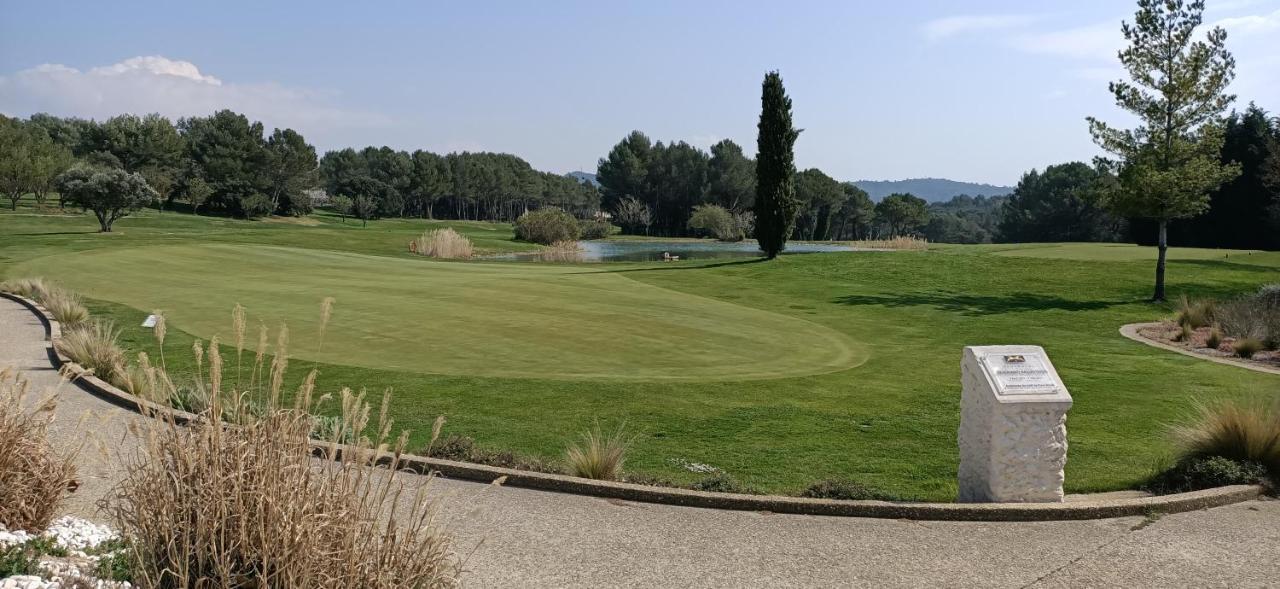 Charmant T2 climatisé avec belle vue , Golf de Pont-Royal Mallemort Exterior foto