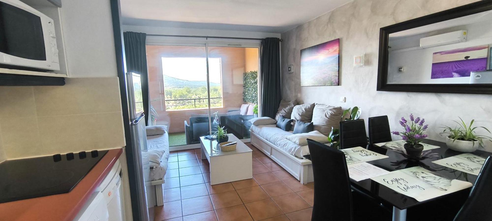 Charmant T2 climatisé avec belle vue , Golf de Pont-Royal Mallemort Exterior foto
