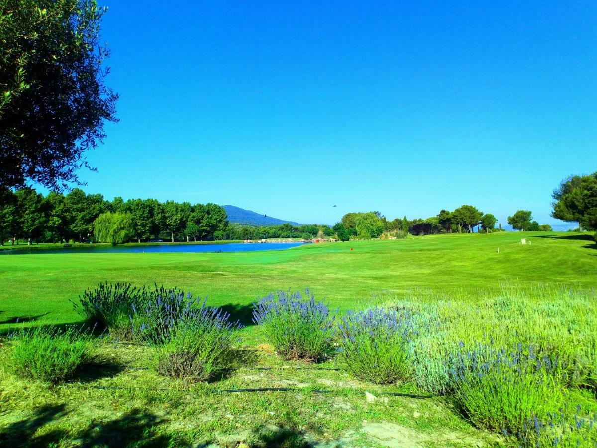 Charmant T2 climatisé avec belle vue , Golf de Pont-Royal Mallemort Exterior foto