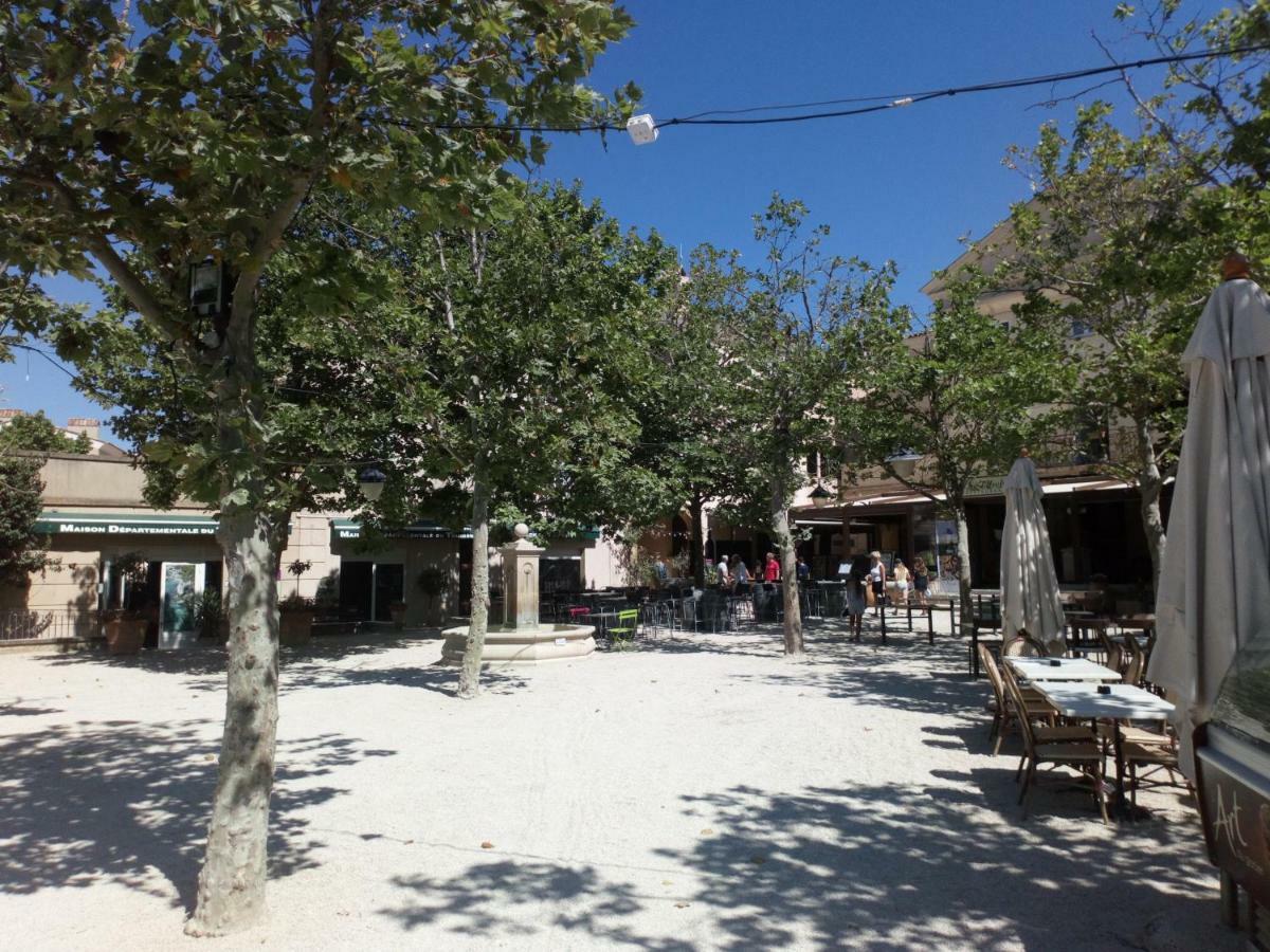 Charmant T2 climatisé avec belle vue , Golf de Pont-Royal Mallemort Exterior foto