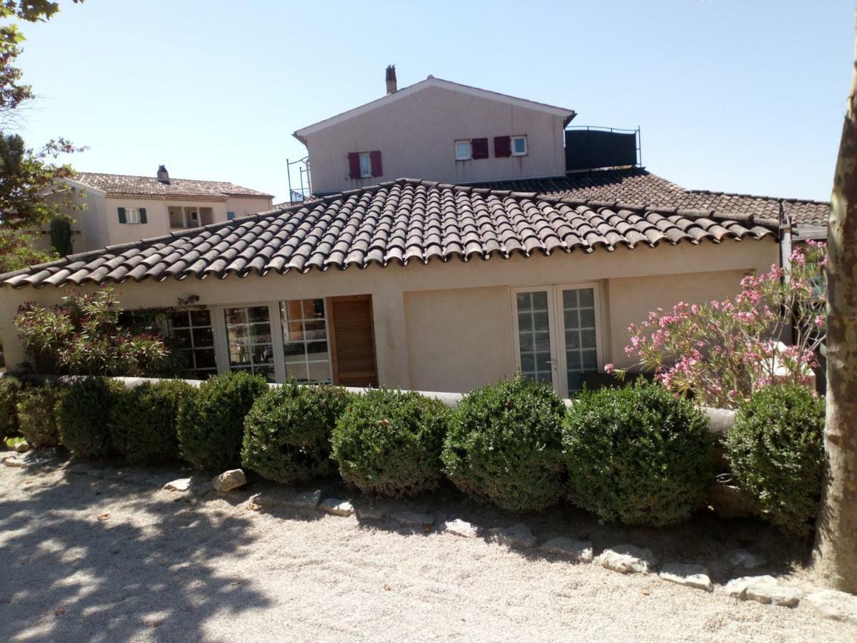 Charmant T2 climatisé avec belle vue , Golf de Pont-Royal Mallemort Exterior foto