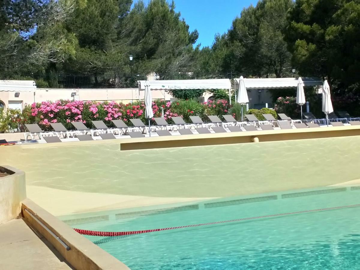 Charmant T2 climatisé avec belle vue , Golf de Pont-Royal Mallemort Exterior foto