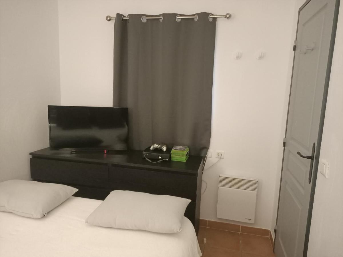 Charmant T2 climatisé avec belle vue , Golf de Pont-Royal Mallemort Exterior foto